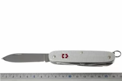 Victorinox Farmer 9 Victorinox Farmer -Sharp Knives VT 8241 26 05 victorinox farmer vt 8241 26 d5